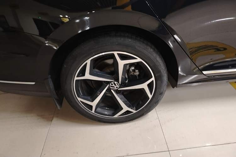 Used Volkswagen Passat 2024 330TSI Starry Elite Edition Right Rear Wheel Hub