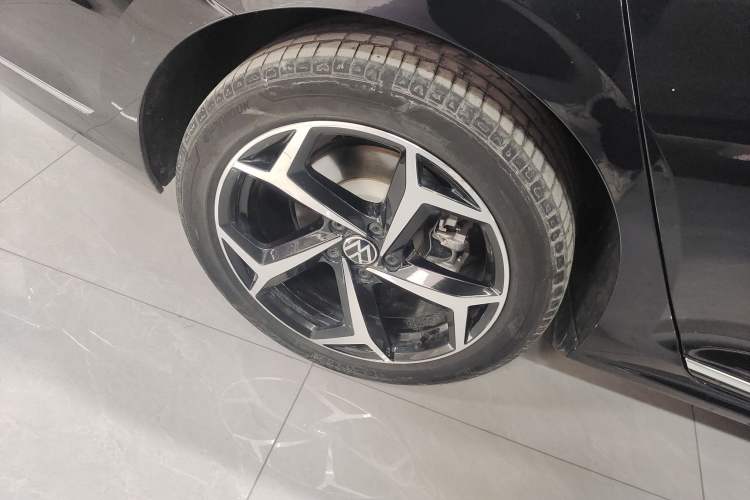 Used Volkswagen Passat 2024 330TSI Starry Elite Edition Right Rear Wheel Hub