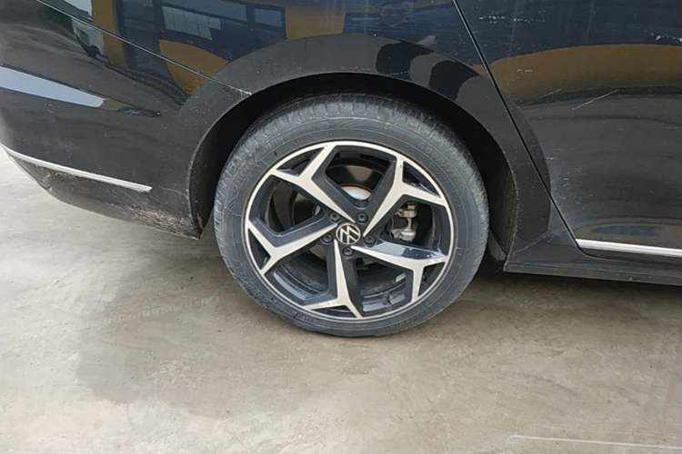 Used Volkswagen Passat 2024 380TSI Starry Luxury Edition Right Rear Wheel Hub