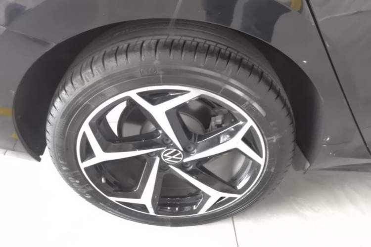 Used Volkswagen Passat 2024 380TSI Starry Dragon Edition Right Rear Wheel Hub