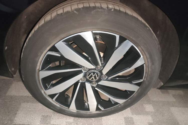 Used Volkswagen Passat 2024 380TSI Elite Edition Right Rear Wheel Hub
