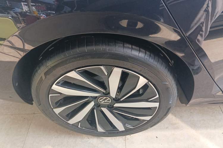 Used Volkswagen Passat 2024 330TSI Elite Edition Right Rear Wheel Hub