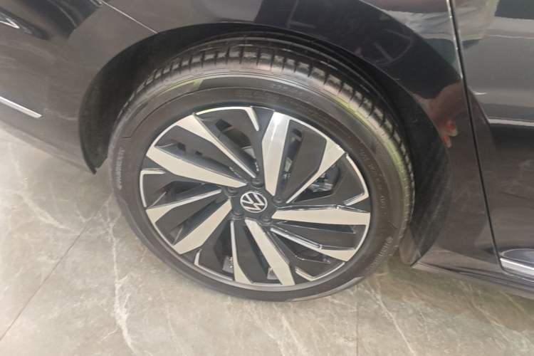 Used Volkswagen Passat 2024 380TSI Luxury Edition Right Rear Wheel Hub