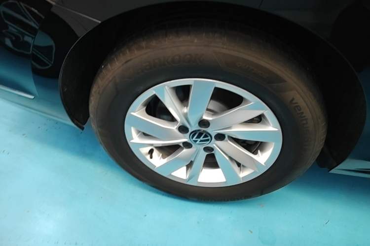 Used Volkswagen Passat 2024 280TSI Business Edition Right Rear Wheel Hub