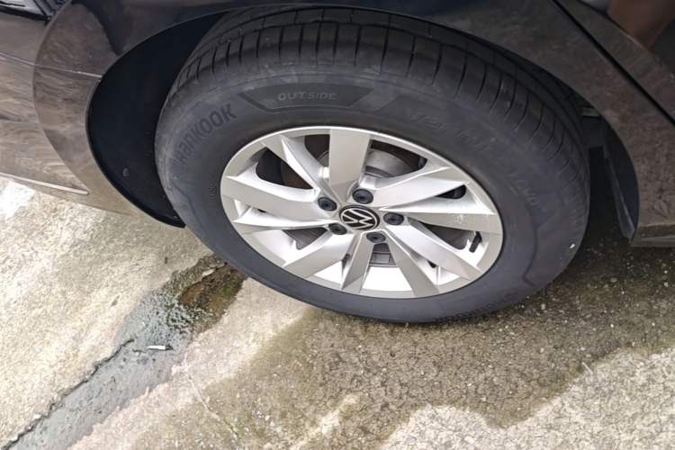Used Volkswagen Passat 2024 280TSI Business Edition Right Rear Wheel Hub