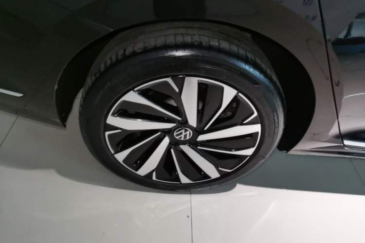 Used Volkswagen Passat 2024 330TSI Elite Edition Right Rear Wheel Hub