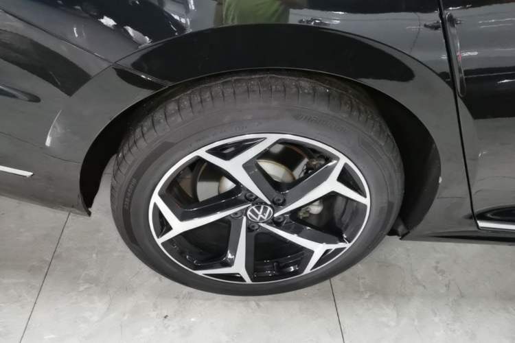 Used Volkswagen Passat 2024 330TSI Starry Elite Edition Right Rear Wheel Hub