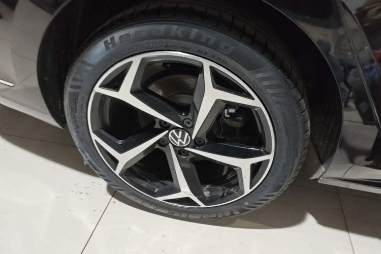 Used Volkswagen Passat 2024 330TSI Starry Elite Edition Right Rear Wheel Hub