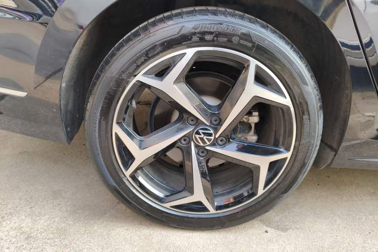Used Volkswagen Passat 2024 330TSI Starry Elite Edition Right Rear Wheel Hub