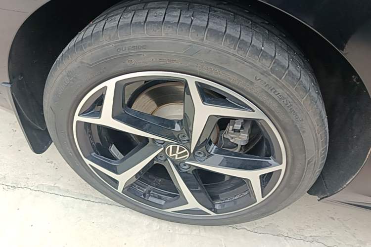 Used Volkswagen Passat 2024 330TSI Starry Elite Edition Right Rear Wheel Hub