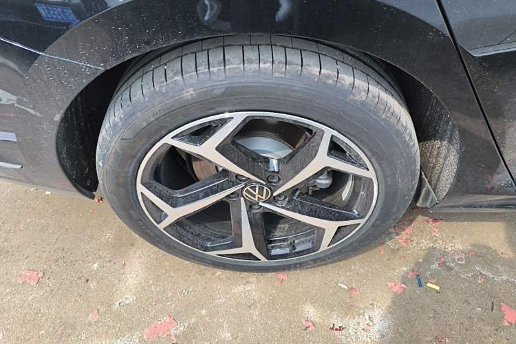 Used Volkswagen Passat 2024 330TSI Starry Elite Edition Right Rear Wheel Hub