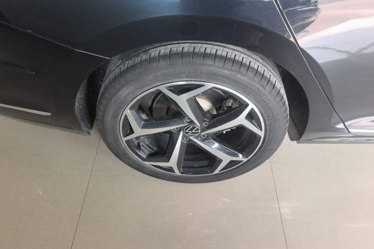 Used Volkswagen Passat 2024 380TSI Starry Luxury Edition Right Rear Wheel Hub