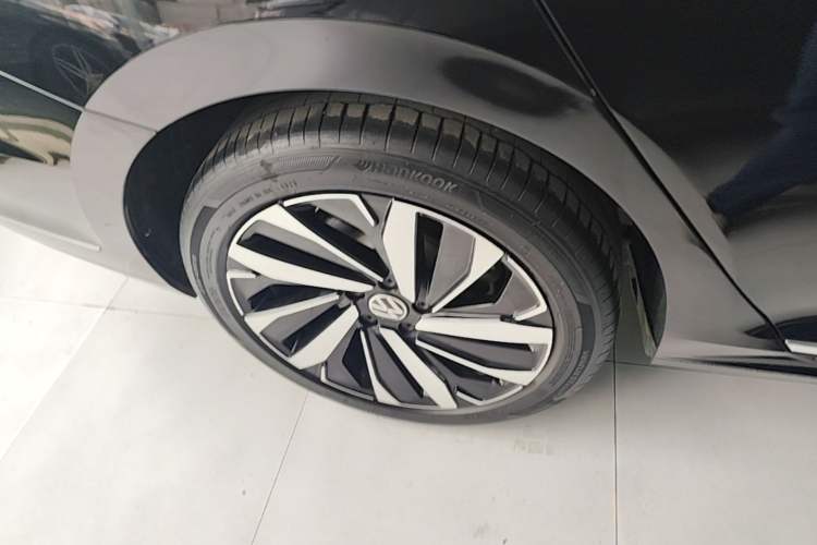 Used Volkswagen Passat 2024 380TSI Elite Edition Right Rear Wheel Hub