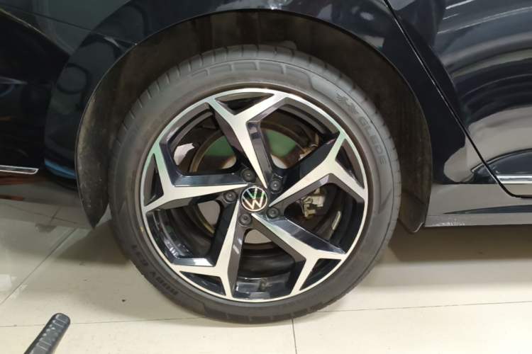 Used Volkswagen Passat 2024 380TSI Starry Dragon Edition Right Rear Wheel Hub