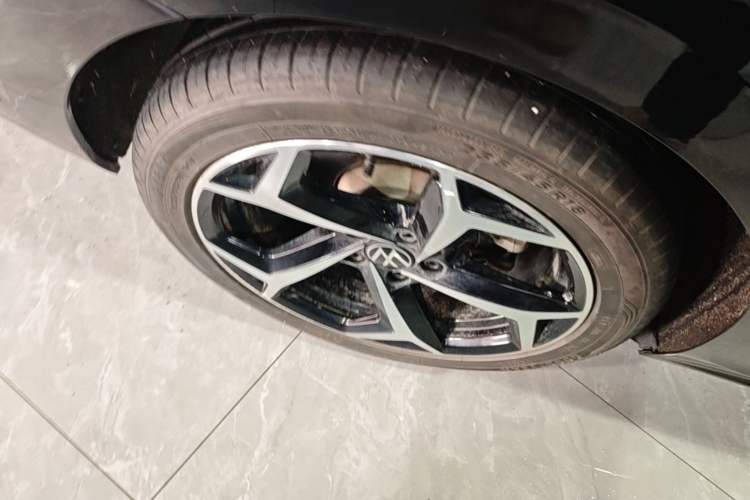 Used Volkswagen Passat 2024 380TSI Starry Luxury Edition Right Rear Wheel Hub