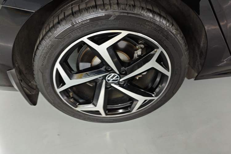 Used Volkswagen Passat 2024 380TSI Starry Elite Edition Right Rear Wheel Hub