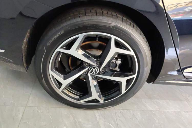 Used Volkswagen Passat 2024 330TSI Starry Elite Edition Right Rear Wheel Hub
