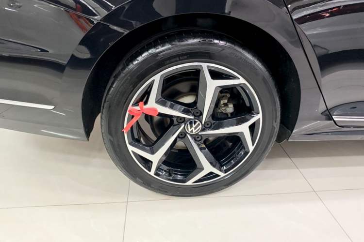 Used Volkswagen Passat 2024 330TSI Starry Elite Edition Right Rear Wheel Hub