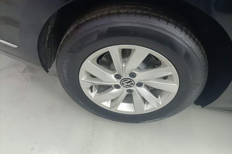 Used Volkswagen Passat 2024 280TSI Business Edition Right Rear Wheel Hub