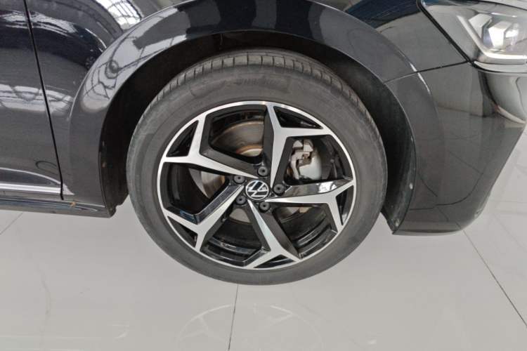 Used Volkswagen Passat 2024 330TSI Starry Elite Edition Right Rear Wheel Hub
