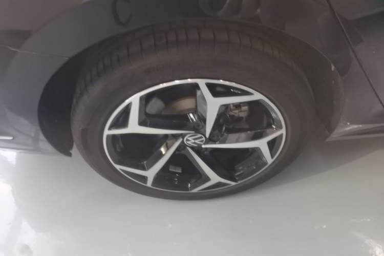 Used Volkswagen Passat 2024 380TSI Starry Elite Edition Right Rear Wheel Hub