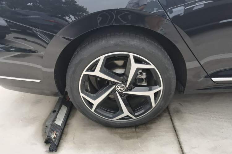 Used Volkswagen Passat 2024 330TSI Starry Elite Edition Right Rear Wheel Hub