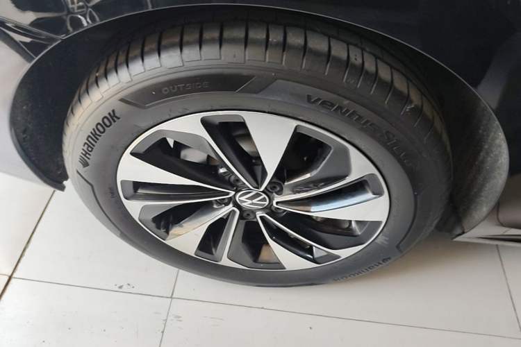 Used Volkswagen Passat 2024 280TSI Elite Edition Right Rear Wheel Hub