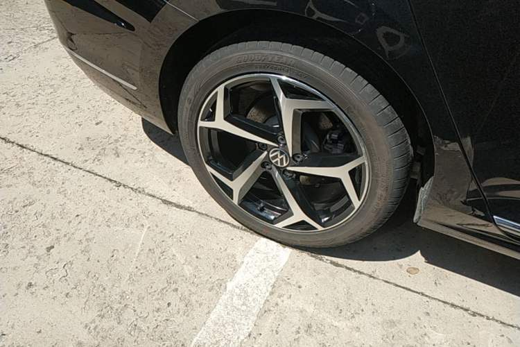 Used Volkswagen Passat 2024 380TSI Starry Luxury Edition Right Rear Wheel Hub