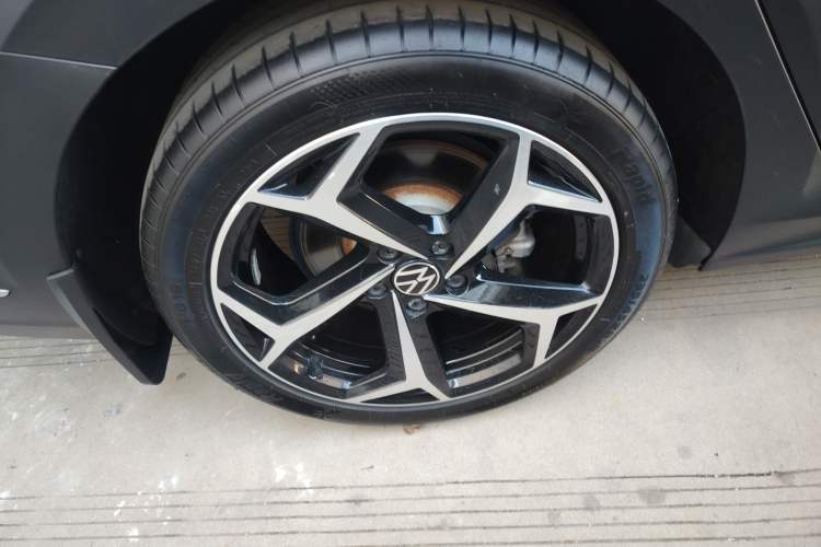 Used Volkswagen Passat 2024 380TSI Starry Elite Edition Right Rear Wheel Hub