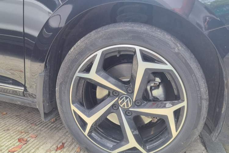 Used Volkswagen Passat 2024 380TSI Starry Dragon Edition Right Rear Wheel Hub