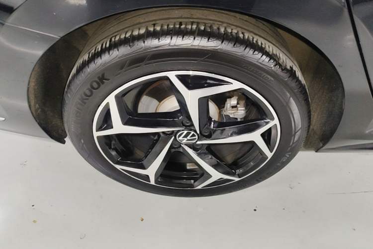 Used Volkswagen Passat 2024 380TSI Starry Elite Edition Right Rear Wheel Hub