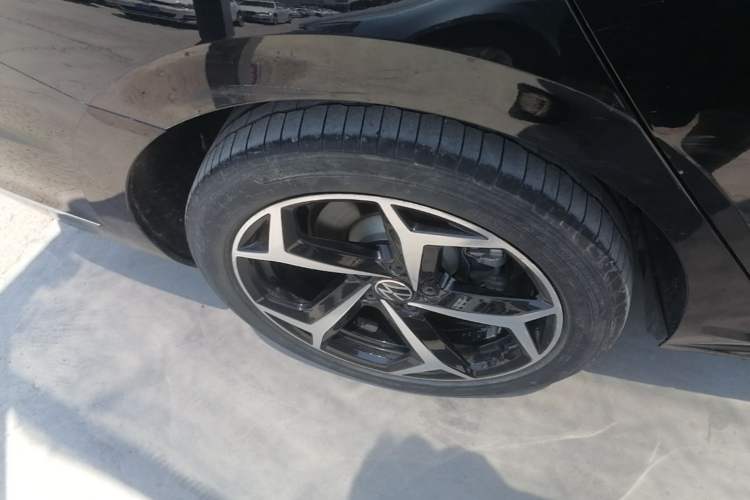Used Volkswagen Passat 2024 330TSI Starry Elite Edition Right Rear Wheel Hub