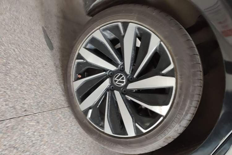 Used Volkswagen Passat 2024 330TSI Elite Edition Right Rear Wheel Hub
