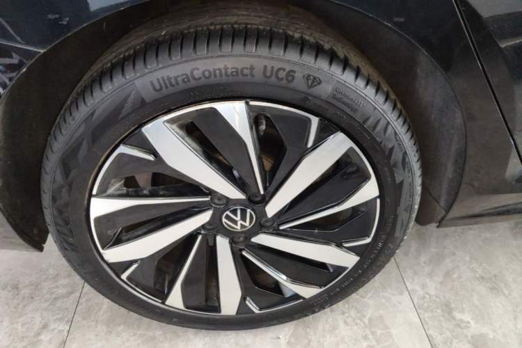 Used Volkswagen Passat 2024 380TSI Dragon Edition Right Rear Wheel Hub