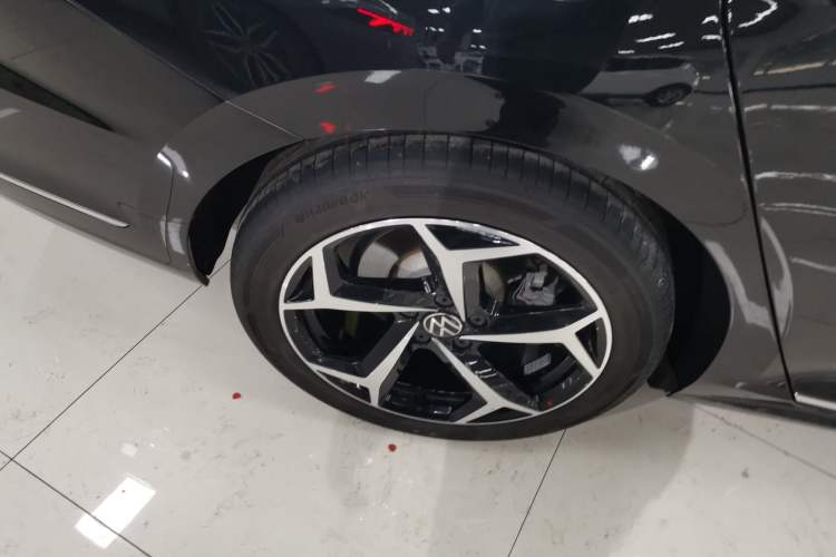 Used Volkswagen Passat 2024 380TSI Starry Dragon Edition Right Rear Wheel Hub