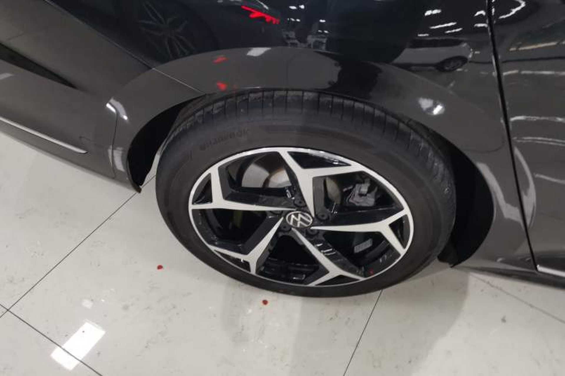 Used Volkswagen Passat 2024 380TSI Starry Dragon Edition Right Rear Wheel Hub
