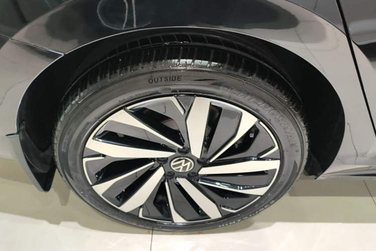 Used Volkswagen Passat 2024 380TSI Dragon Edition Right Rear Wheel Hub