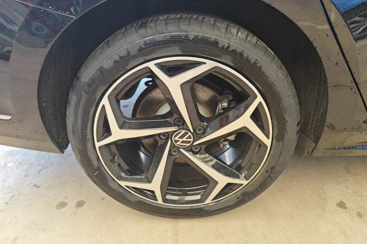 Used Volkswagen Passat 2024 380TSI Starry Dragon Edition Right Rear Wheel Hub