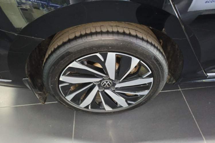 Used Volkswagen Passat 2024 330TSI Elite Edition Right Rear Wheel Hub