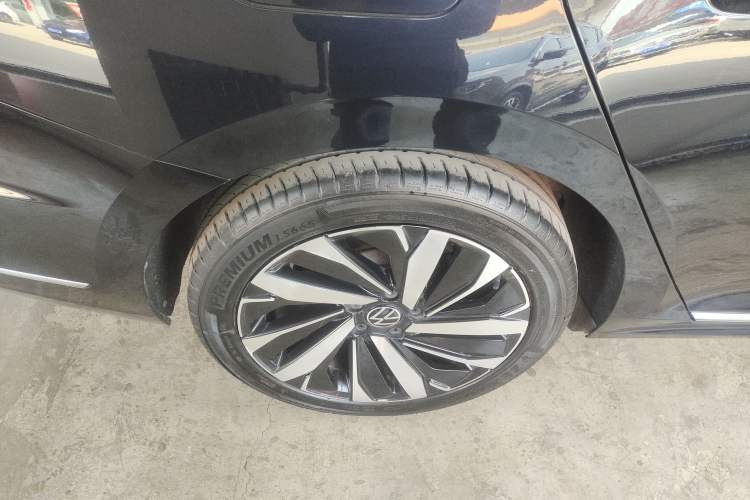 Used Volkswagen Passat 2024 380TSI Elite Edition Right Rear Wheel Hub