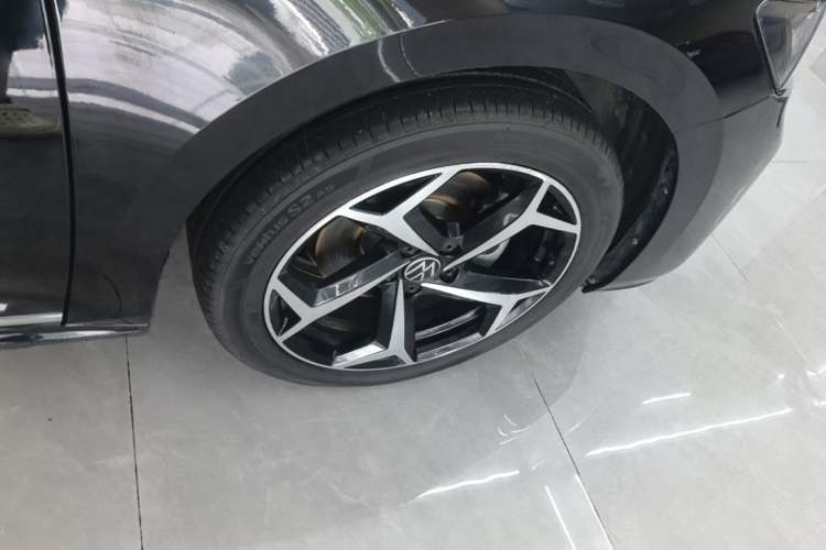 Used Volkswagen Passat 2024 330TSI Starry Elite Edition Right Rear Wheel Hub