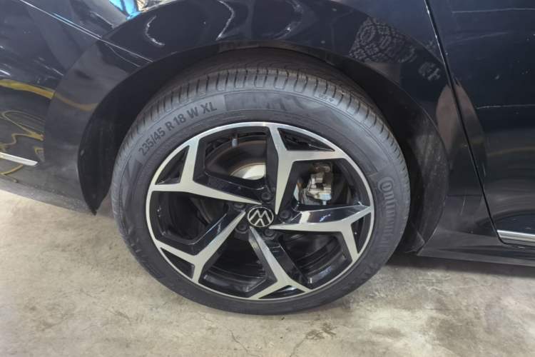 Used Volkswagen Passat 2024 380TSI Starry Dragon Edition Right Rear Wheel Hub