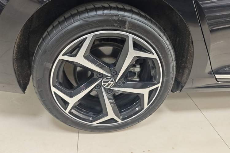 Used Volkswagen Passat 2024 380TSI Starry Dragon Edition Right Rear Wheel Hub