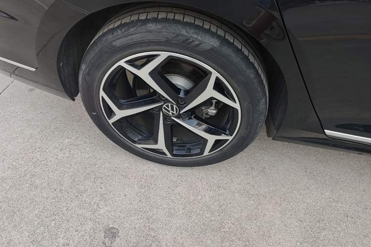 Used Volkswagen Passat 2024 380TSI Starry Dragon Edition Right Rear Wheel Hub