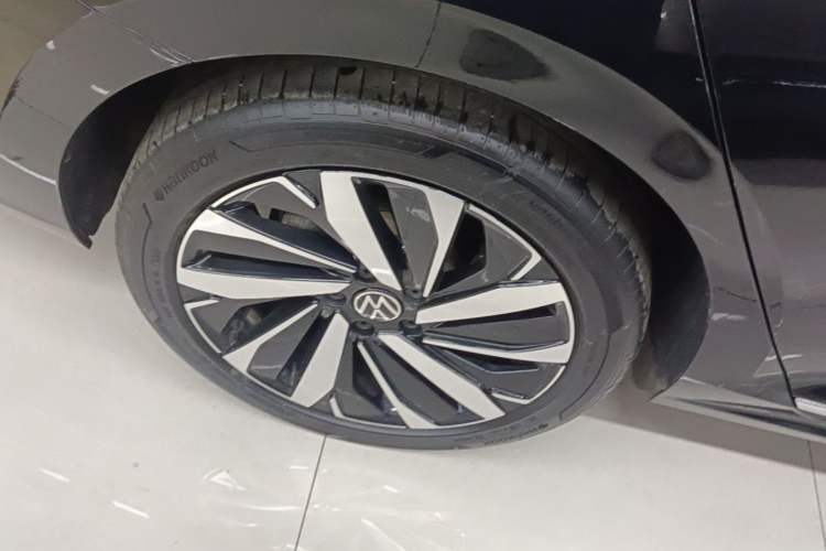 Used Volkswagen Passat 2024 380TSI Dragon Edition Right Rear Wheel Hub
