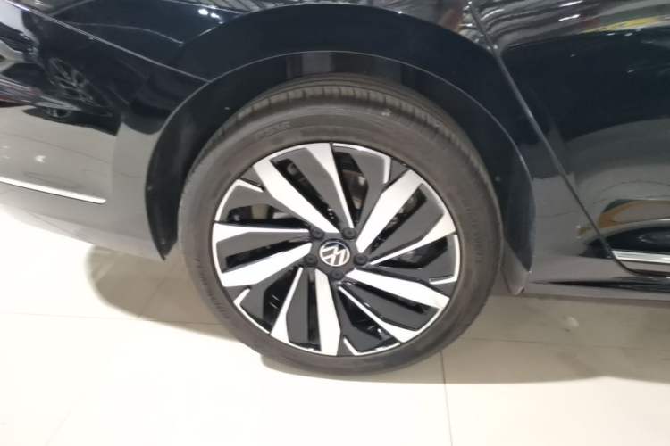 Used Volkswagen Passat 2024 330TSI Elite Edition Right Rear Wheel Hub