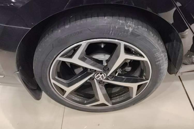 Used Volkswagen Passat 2024 380TSI Starry Elite Edition Right Rear Wheel Hub