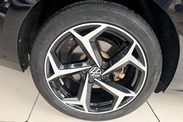 Used Volkswagen Passat 2024 330TSI Starry Elite Edition Right Rear Wheel Hub