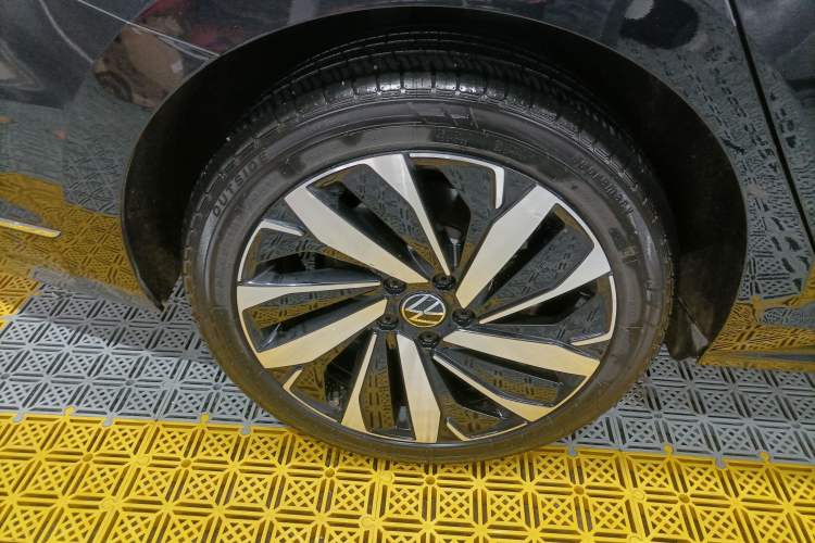 Used Volkswagen Passat 2024 380TSI Elite Edition Right Rear Wheel Hub
