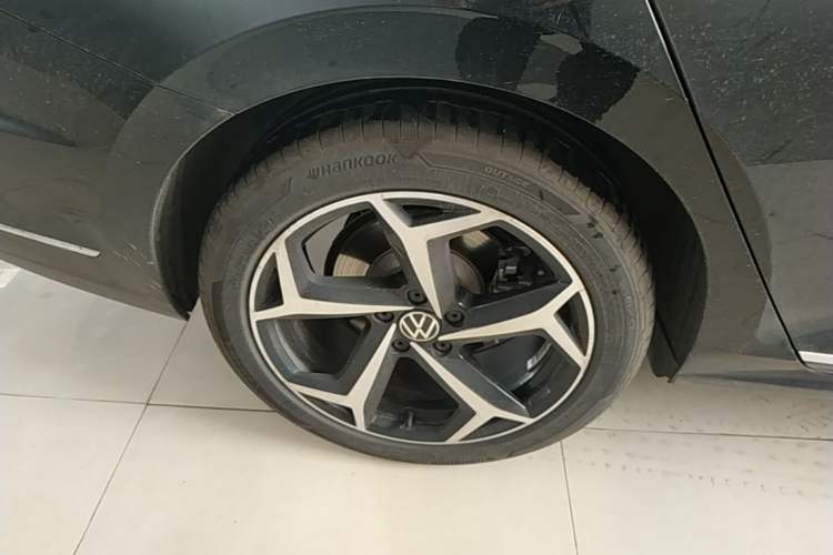 Used Volkswagen Passat 2024 380TSI Starry Dragon Edition Right Rear Wheel Hub